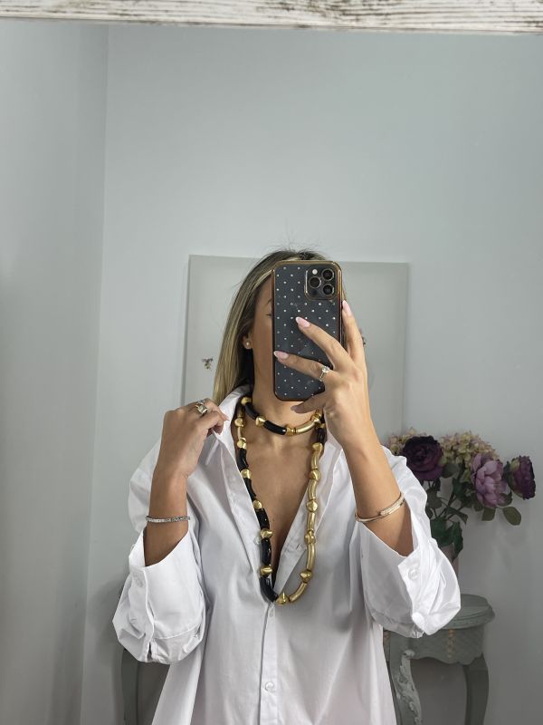 Colgante negro y dorado