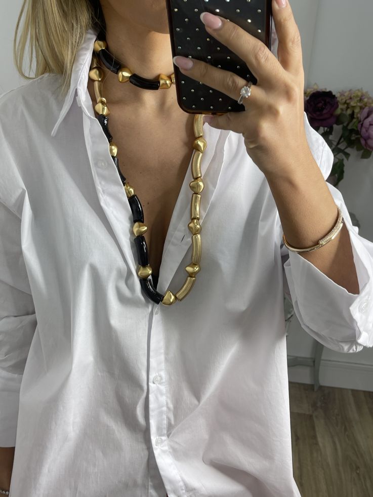 Colgante negro y dorado