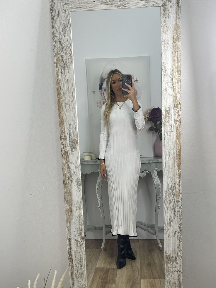Vestido blanco de punto con ribete negro