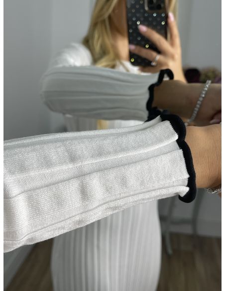 Vestido blanco de punto con ribete negro