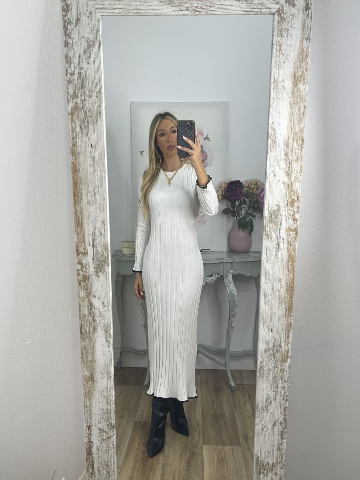 Vestido blanco de punto con ribete negro