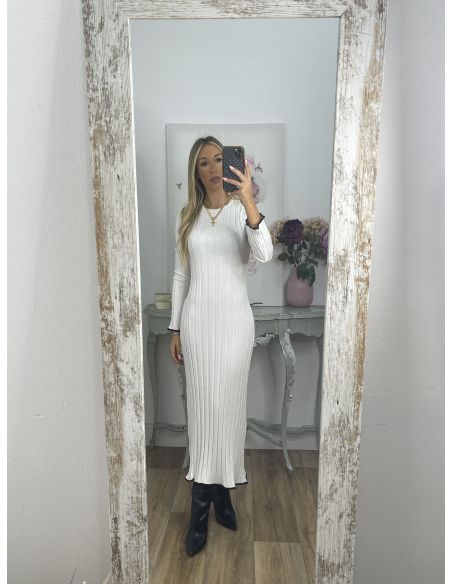 Vestido blanco de punto con ribete negro