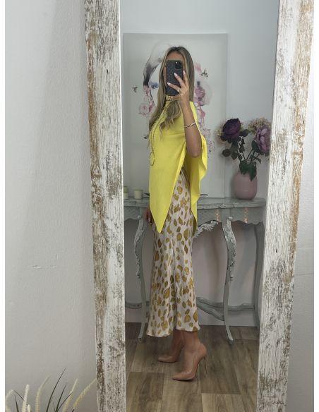 Poncho de punto amarillo