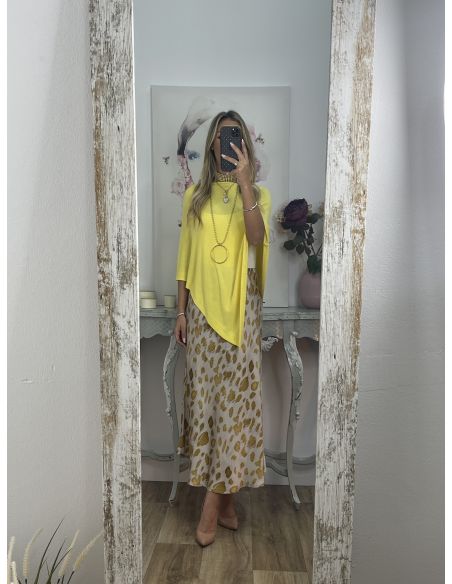 Poncho de punto amarillo