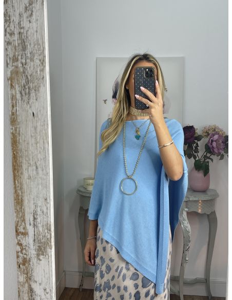 Poncho de punto azul
