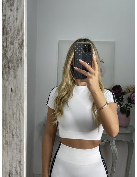 Conjunto de camiseta y leggins blanco con raya negra