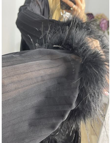 Vestido plisado negro con pedrería